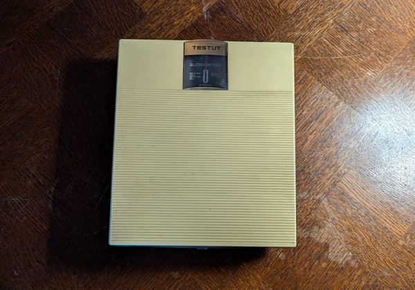 PESEPERSONNESTESTUTJAUNE01