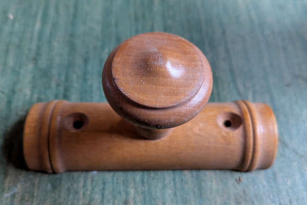 PORTEMANTEAU1PATEREBOISJAUNE01